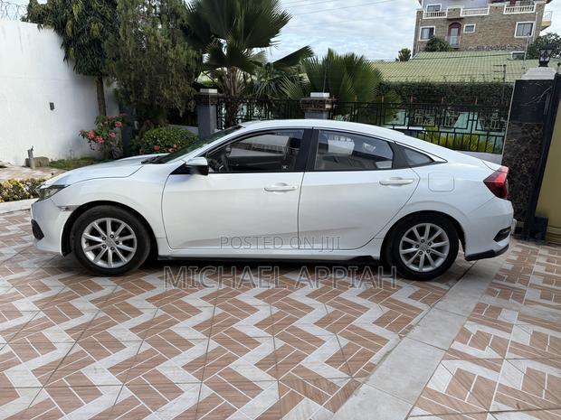 Honda Civic 2017 White photo 4