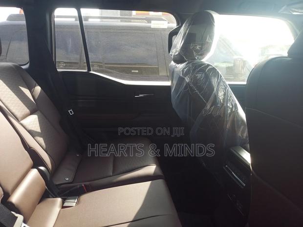 New Toyota Land Cruiser Prado 2.8 2025 Beige photo 5
