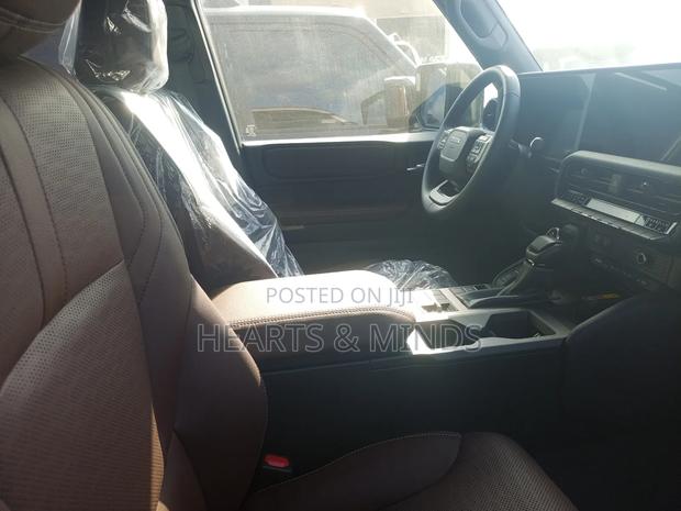 New Toyota Land Cruiser Prado 2.8 2025 Beige photo 6
