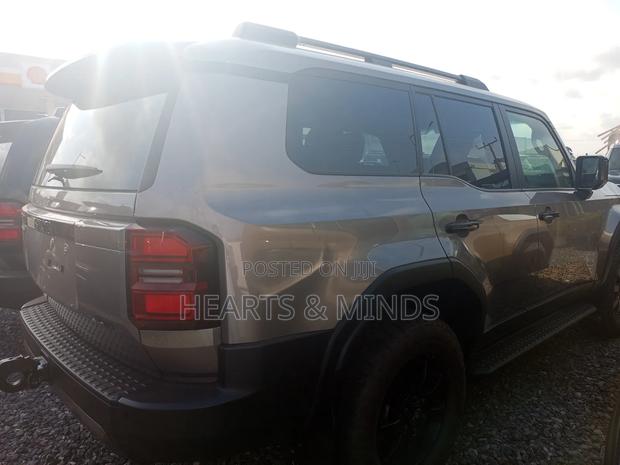 New Toyota Land Cruiser Prado 2.8 2025 Beige photo 8