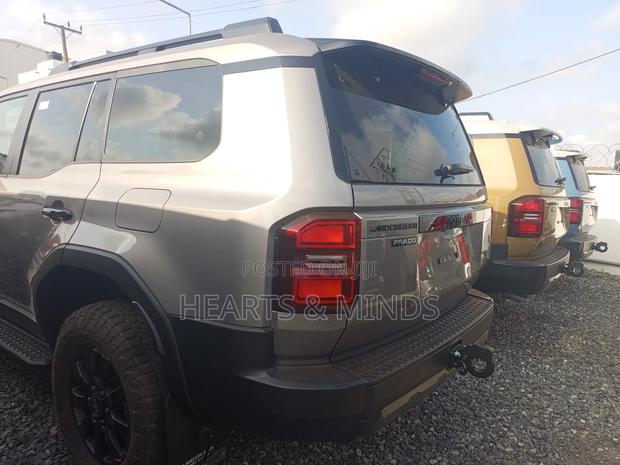New Toyota Land Cruiser Prado 2.8 2025 Beige photo 9