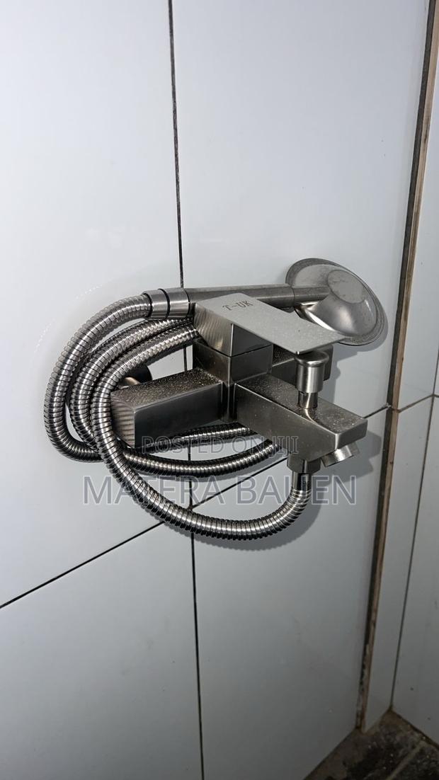 Bath Tap Hot and Cold, Mixer · Photo 2