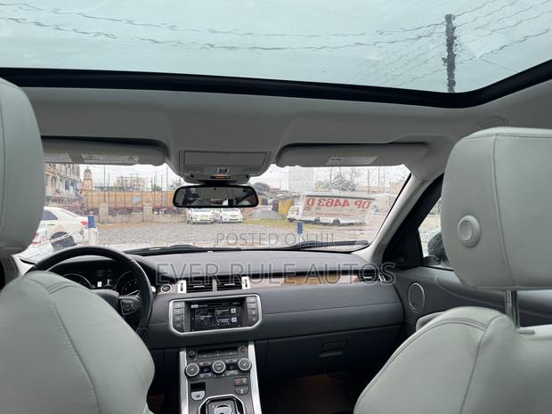 Land Rover Range Rover Evoque HSE 5dr 4x4 (2.0L 4cyl 9A) 2016 White