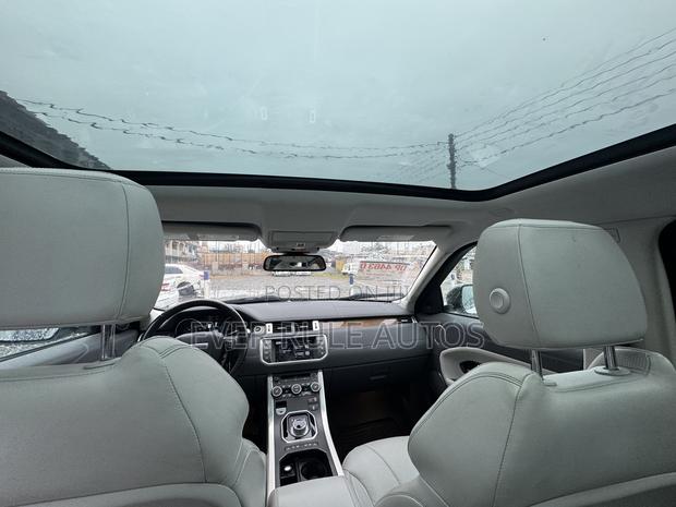 Land Rover Range Rover Evoque HSE 5dr 4x4 (2.0L 4cyl 9A) 2016 White