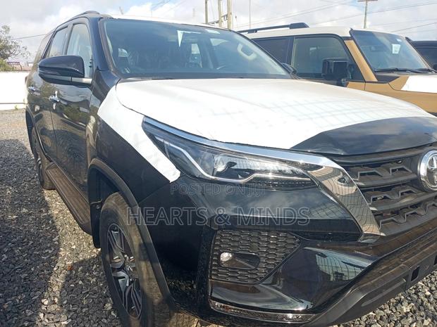 New Toyota Fortuner 2025 Black photo 6