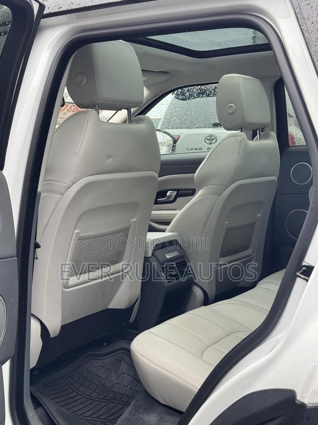 Land Rover Range Rover Evoque HSE 5dr 4x4 (2.0L 4cyl 9A) 2016 White