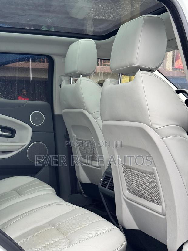 Land Rover Range Rover Evoque HSE 5dr 4x4 (2.0L 4cyl 9A) 2016 White