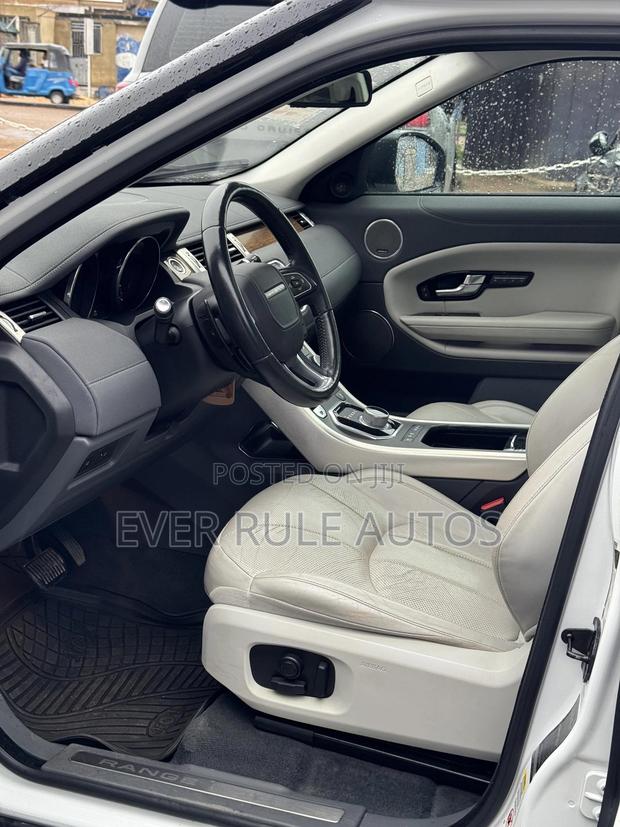 Land Rover Range Rover Evoque HSE 5dr 4x4 (2.0L 4cyl 9A) 2016 White