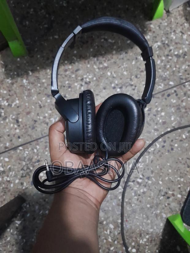 Noise Cancelling Headphones · Photo 3