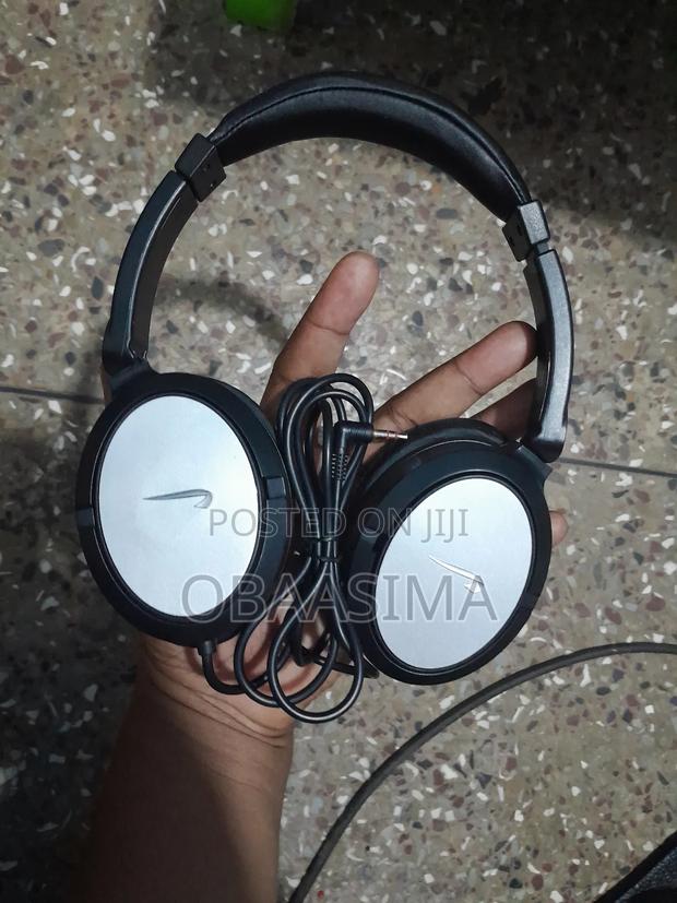 Noise Cancelling Headphones · Photo 4