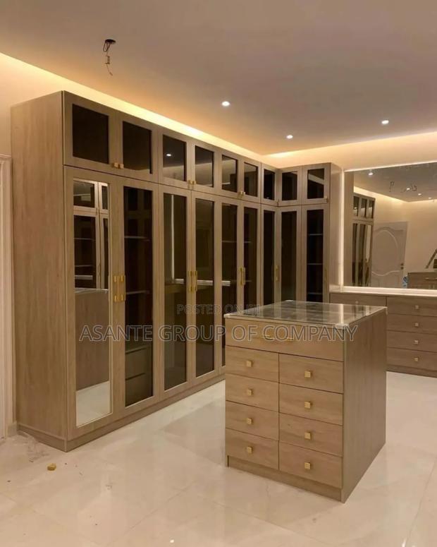 Quality, Modern and Affordable Walk in Wardrobe · Photo 1
