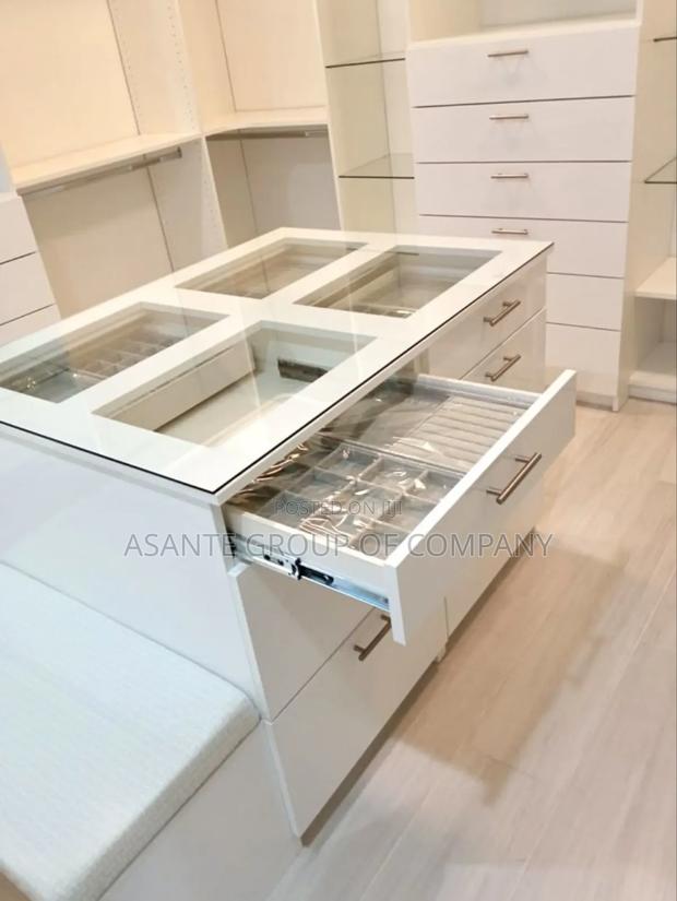 Quality, Modern and Affordable Walk in Wardrobe · Photo 4