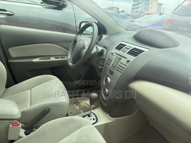 Toyota Belta 2010 Red