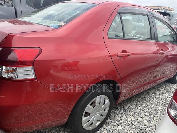 Toyota Belta 2010 Red