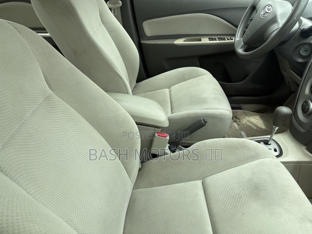 Toyota Belta 2010 Red