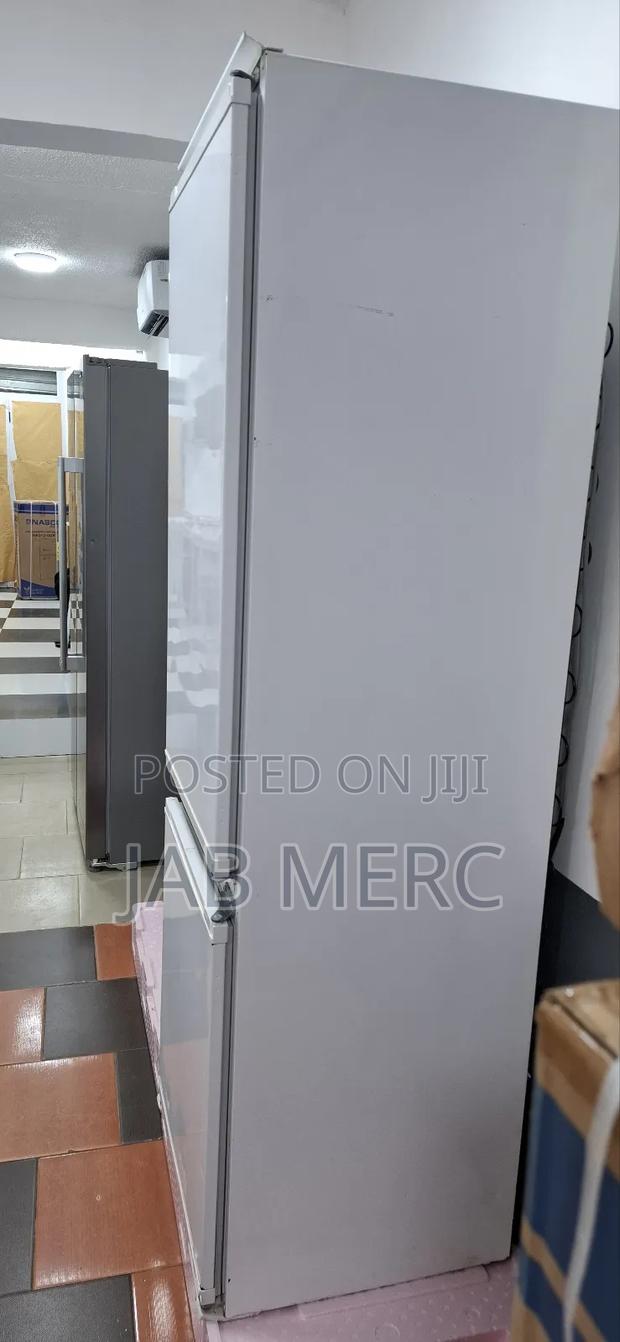 Black Friday Inbuilt Fridge and Bottom Freezer Beko Used for 8 Months photo 2