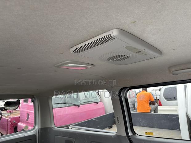 Toyota HiAce 2012 Silver