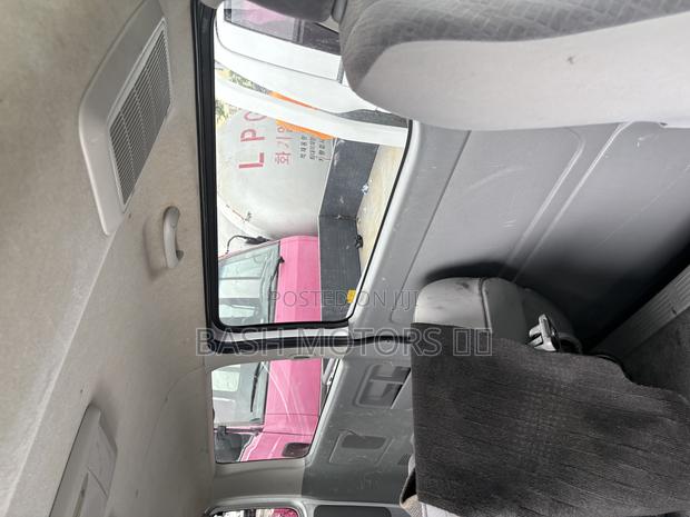 Toyota HiAce 2012 Silver