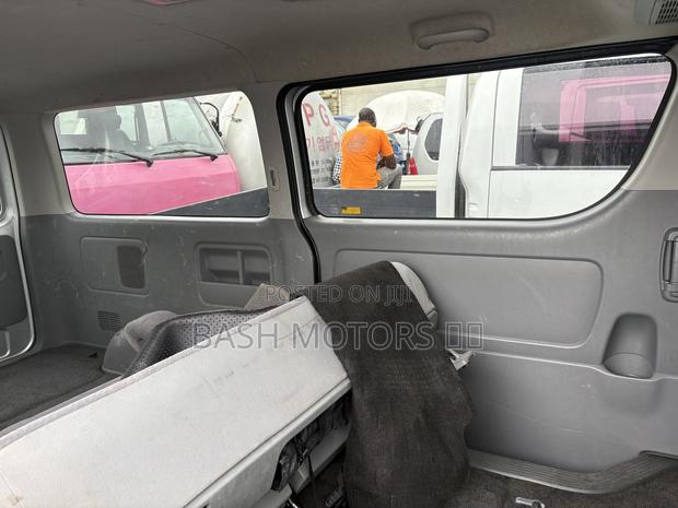 Toyota HiAce 2012 Silver