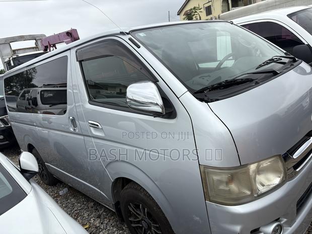 Toyota HiAce 2012 Silver