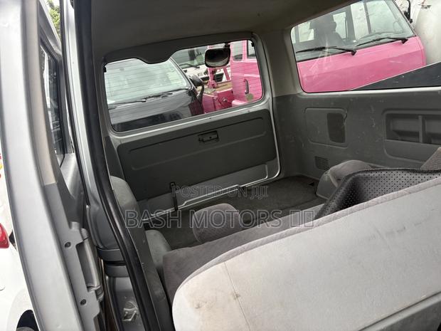 Toyota HiAce 2012 Silver