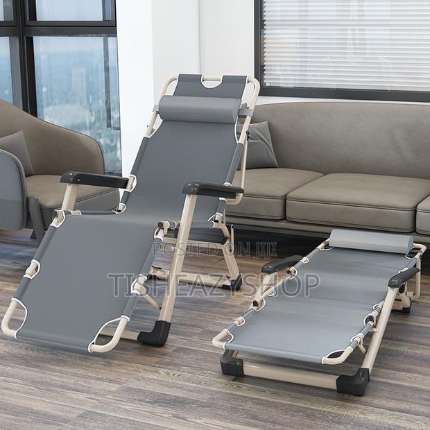 2 In 1 Luxury Chair · Photo 2