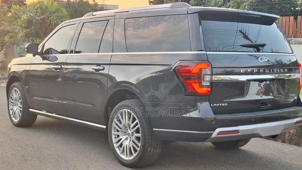 Ford Expedition 2024 Blue