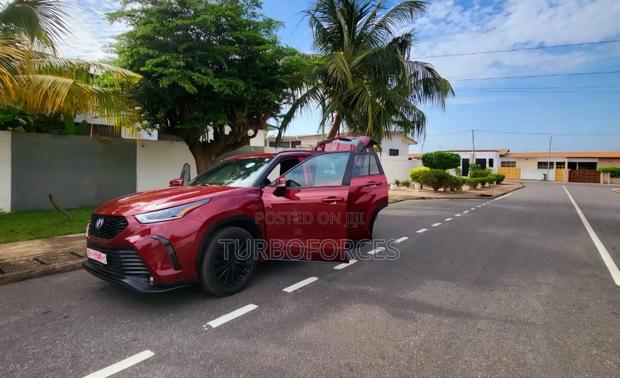 Toyota Highlander XSE 2021 Red