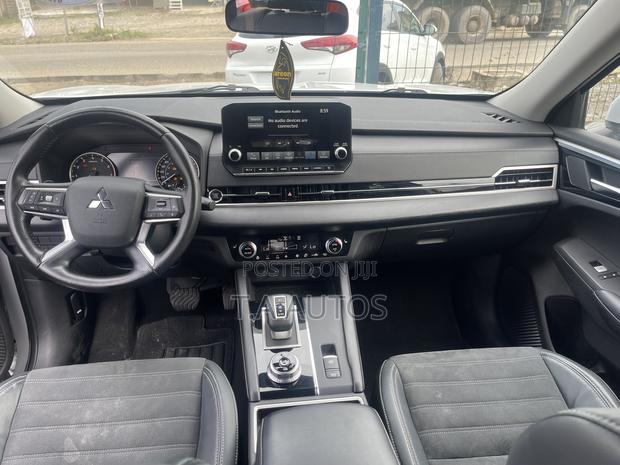 Mitsubishi Outlander SE 2022 White