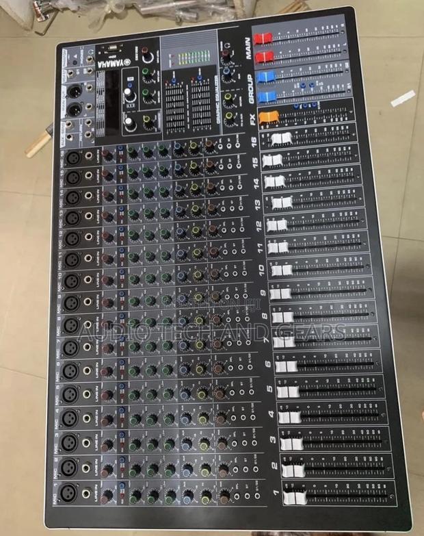 Yamaha SMX 1600 16 Channel Mixer · Photo 2