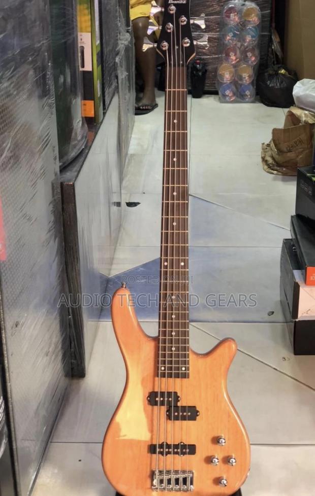 Ibanez Passive Bass Guitar · Photo 3