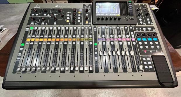 Behringer X32 Digital Mixer · Photo 4