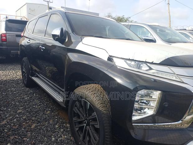 New Mitsubishi Montero Sport 2025 Black photo 6