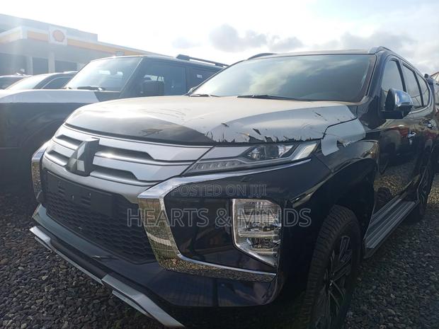 New Mitsubishi Montero Sport 2025 Black photo 7