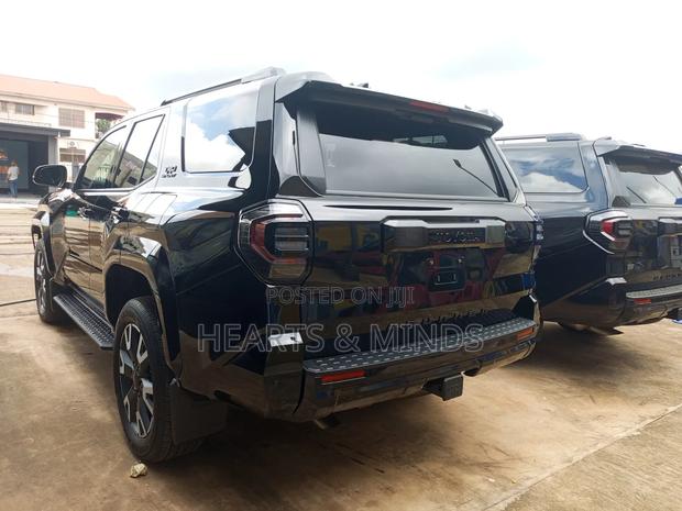 New Toyota 4-Runner 2025 Black photo 2
