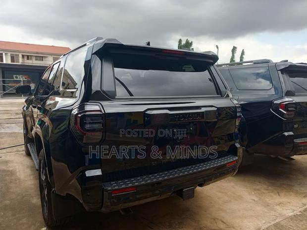 New Toyota 4-Runner 2025 Black photo 4