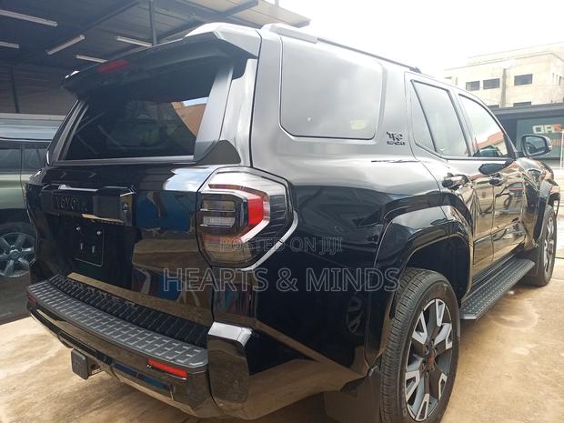 New Toyota 4-Runner 2025 Black photo 5