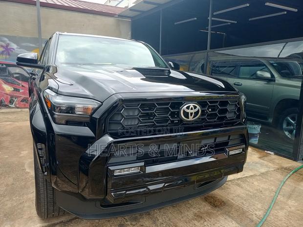 New Toyota 4-Runner 2025 Black photo 6