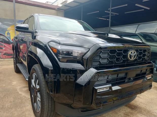 New Toyota 4-Runner 2025 Black photo 8