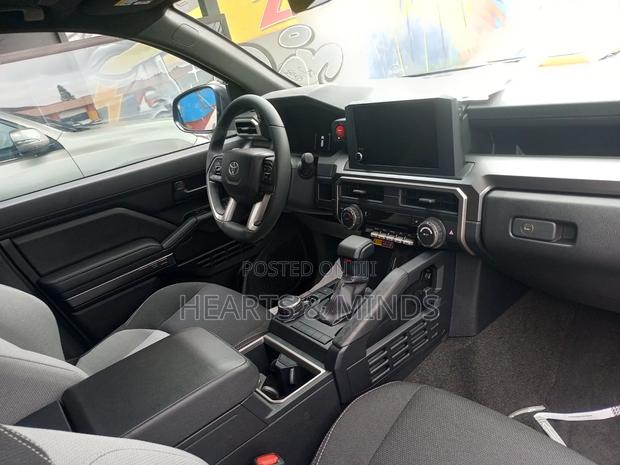 New Toyota 4-Runner 2025 Black photo 9