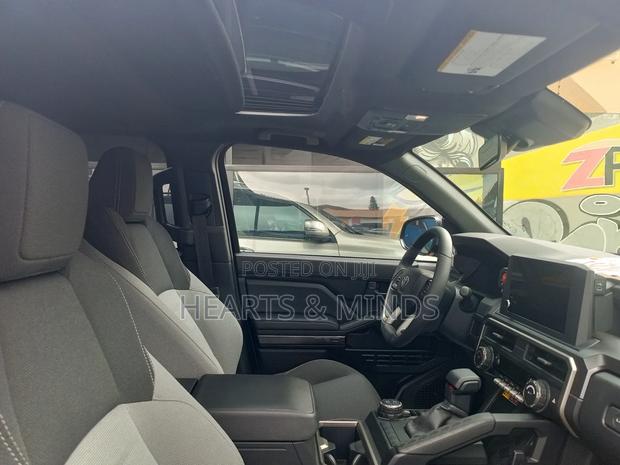 New Toyota 4-Runner 2025 Black photo 10