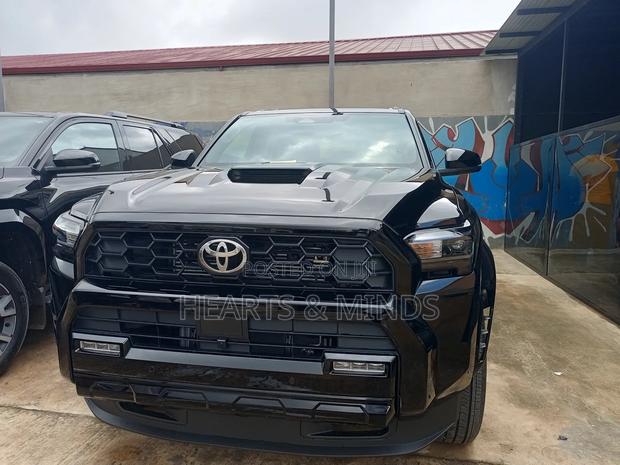 New Toyota 4-Runner 2025 Black photo 12