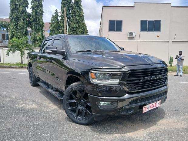 Dodge RAM 1500 3.6 Petrol AWD 2022 Black photo 2