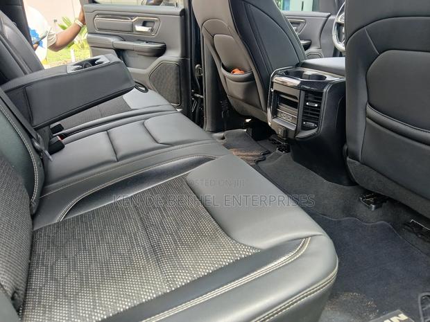 Dodge RAM 1500 3.6 Petrol AWD 2022 Black photo 4