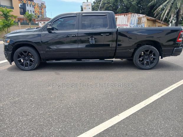 Dodge RAM 1500 3.6 Petrol AWD 2022 Black photo 7