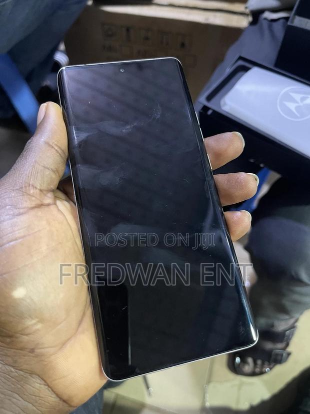 New Samsung Galaxy S10 128 GB photo 2