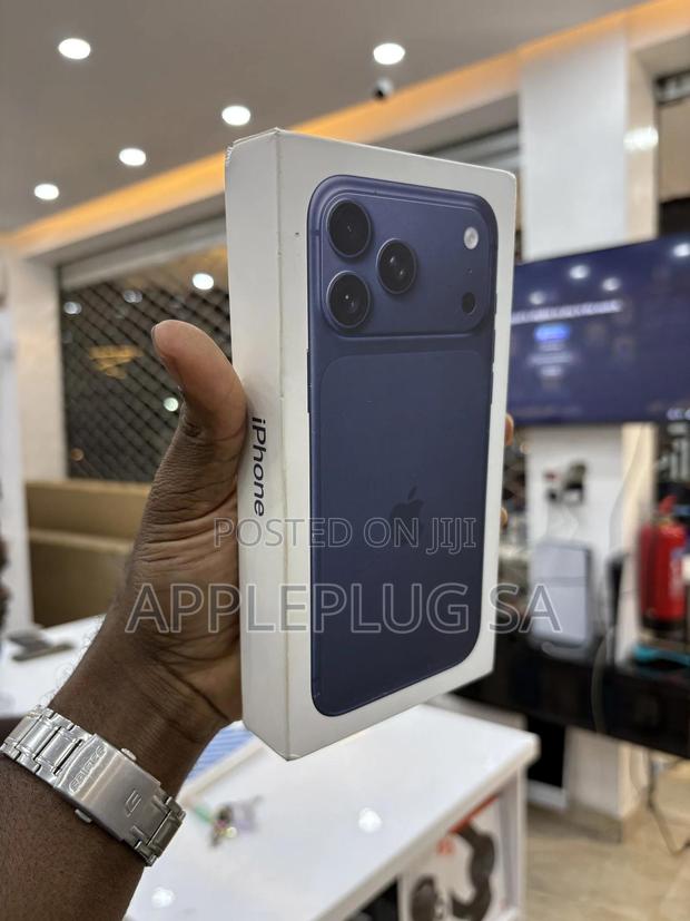 New Apple iPhone 17 Pro Max 256 GB Blue photo 2