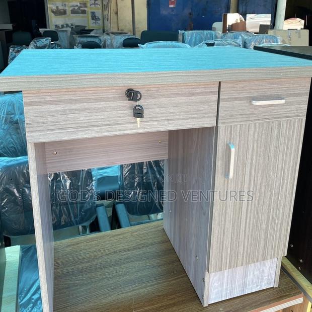 An Eye Catching Office Table