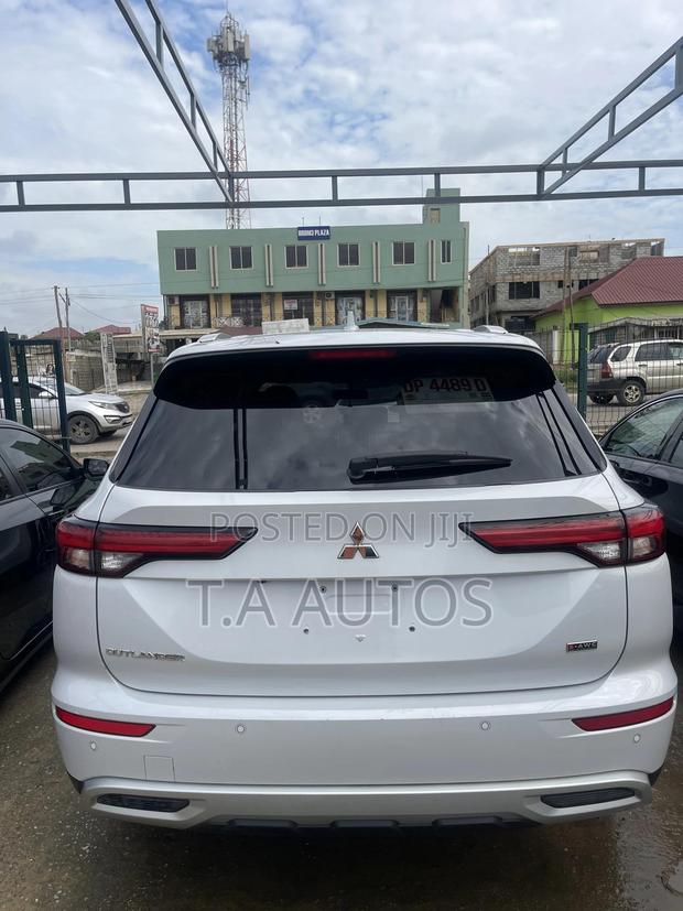 Mitsubishi Outlander SE 2022 White