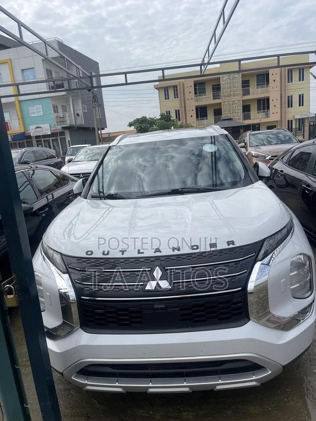 Mitsubishi Outlander SE 2022 White